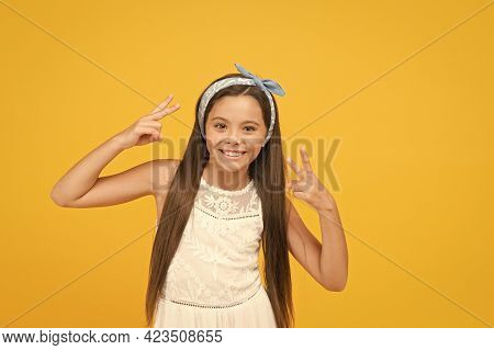 Top Hair Straightening Methods. Girl Perfect Long Hair. Shampoo And Conditioner. Hairdresser Salon. 
