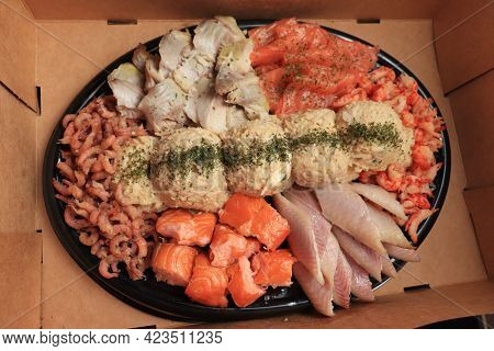 Serving Plate With Fresh Luxurious Seafood And Sauce In Take Away Carton Box
