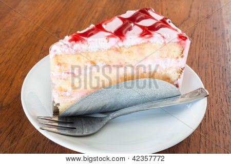 White Chocolate Cake Topping With Cherry Sauce