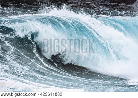 Stormy waves at MÃ¸lin beach in Streymoy, Faroe Islands