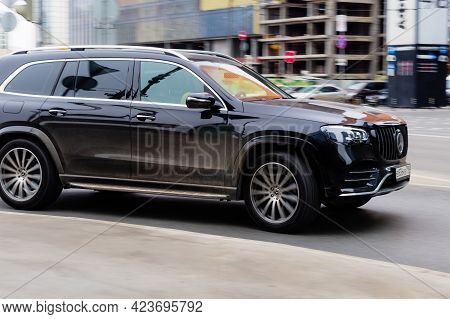 Moscow , Russia - March 2021: Black Suv Mercedes-benz Gls X167 Fast Speed Driving On The Asphalt Roa