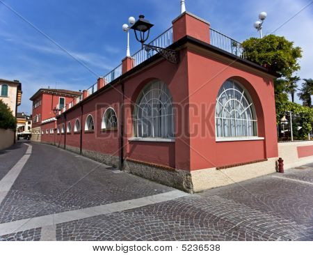 Edificio rosso
