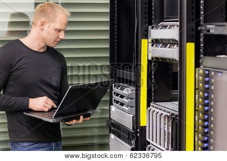 It consultant in data center