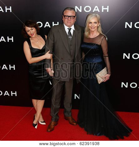 NEW YORK-MAR 26: (L-R) Jaime Winstone, Ray Winstone, and Elaine Winstone attend the premiere of 