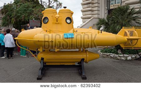 Monaco - Yellow Submarine