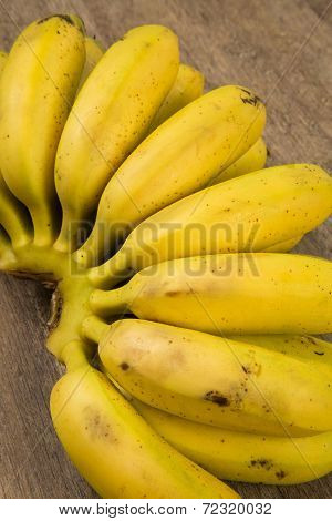 A banch of gold bananas