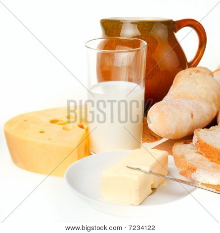 Kawałek masła i chleba nożem