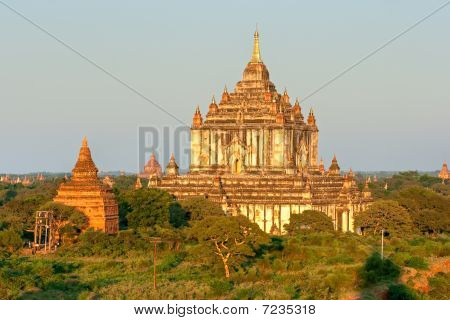 Bagan al tramonto, Myanmar.