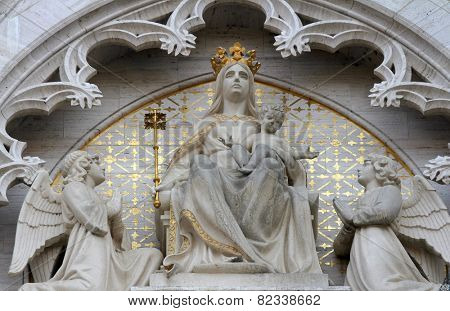 ZAGREB, CROATIA - SEPT 26, 2013: statue of Madonna on the throne with the Child Jesus and two angels, cathedral dedicated to the Assumption of Mary and to kings St Stephen and St Ladislaus