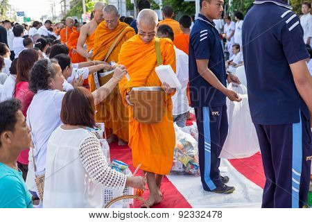 Many people give food and drink for alms to 1536 Buddhist monks in visakha bucha day