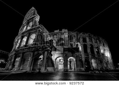 Shoot of the Coliseum at night - Rome (IT=Ã¬)
