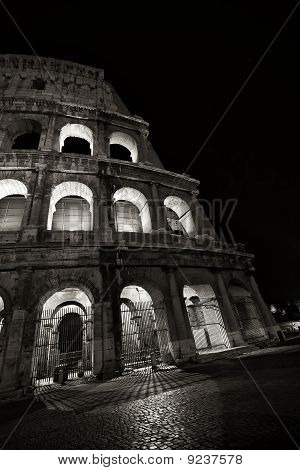 Shoot of the Coliseum at night - Rome (IT=Ã¬)