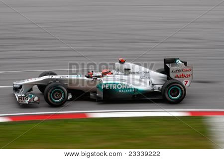 SEPANG, Malajsie - 8. dubna: Michael Schumacher F1 týmu Mercedes GP Petronas trvá trac