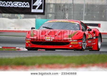 SEPANG, Malajsie - 18. června: The Ferrari 458 auto Jimgainer staví v některých kolech praxi v Sepan