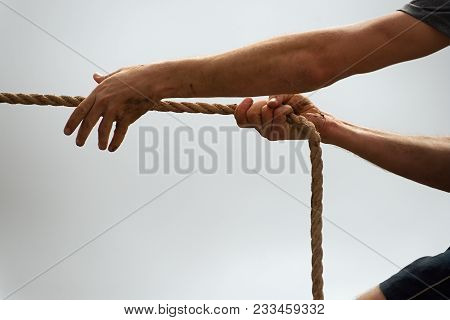 Playing Tug Of War During Obstacle,extreme Sport
