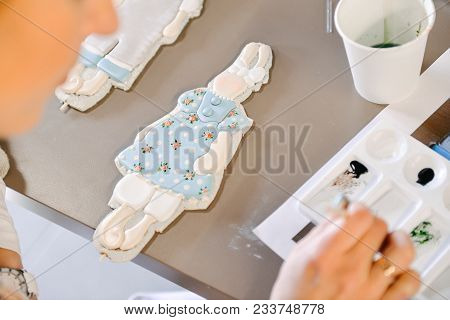 A Real Master Class On Painting Gingerbread And Cookies. Easter Lesson Baking. Easter Bunny Rabbit. 