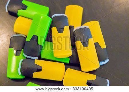 Geneva/switzerland - 03.03.2019 :   E-cigaret Electronic Vapes Pod  Pods Taste Color Tobacco