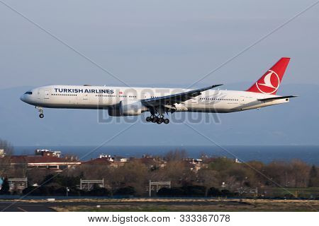 Istanbul / Turkey - March 28, 2019: Turkish Airlines Boeing 777-300er Tc-jjg Passenger Plane Landing