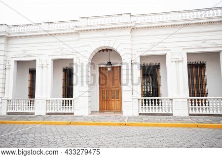 Tlacotalpan, Veracruz, Mexico- August 20, 2021: Typical Street View At Tlacotalpan Downtown With A W