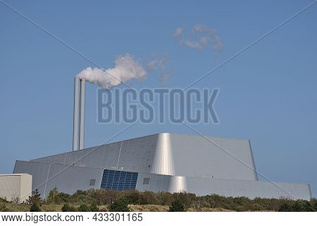 Beautiful Closeup Bright View Of Covanta Plant (dublin Waste To Energy) Against Clear Blue Sky Seen 