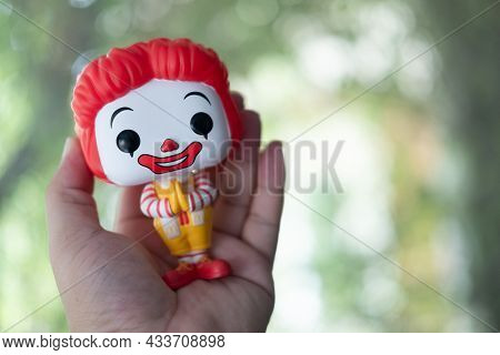 Bangkok, Thailand - September 22, 2021 : Hand Holding A Funko Pop Icons Mcdonald's Ronald Mcdonald T