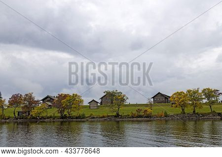 Golden Autumn On Ladoga, Karelia, Former Finnish Territory. Vasilievskaya Village, Kizhi Nature Rese