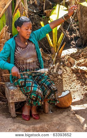Woman From The Tribe Dorze Spun Cotton .