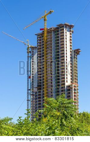 Cranes working on a skyscraper, construction industry