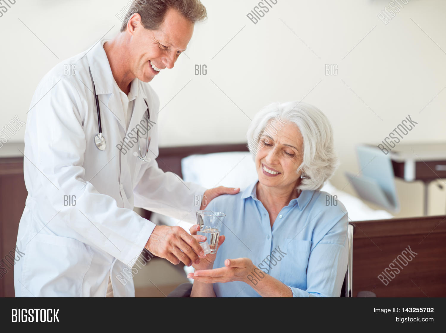 Taking patient. врач с вакциной. Taking patient. пациент в кровати. врач меряет давление.