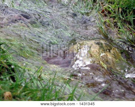 Torrent mit Stein