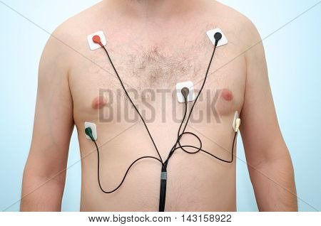 A man wearing a holter monitor device