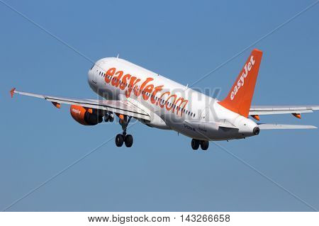 AMSTERDAM-SCHIPHOL - FEB 16 2016: Easyjet Airlines Airbus A320 take-off from Amsterdam Schiphol airport in The Netherlands