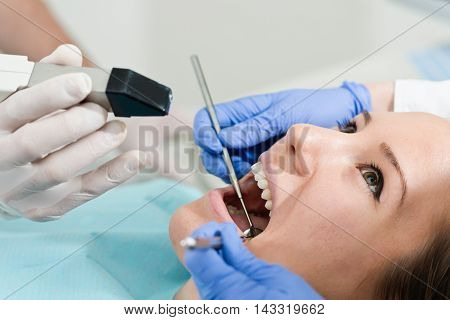 Ceramic Tooth Reconstruction
