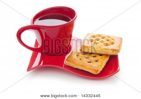Tasse de thé et des biscuits frais sur table