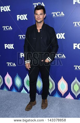 LOS ANGELES - AUG 08:  Taylor Lautner arrives to the FOX Summer TCA Party 2016 on August 08, 2016 in West Hollywood, CA                