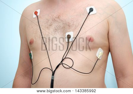 A man wearing a holter monitor device