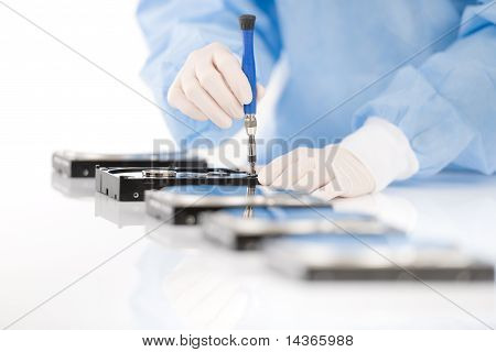 Computer Engineer Reparatur Festplatte defekt, steril