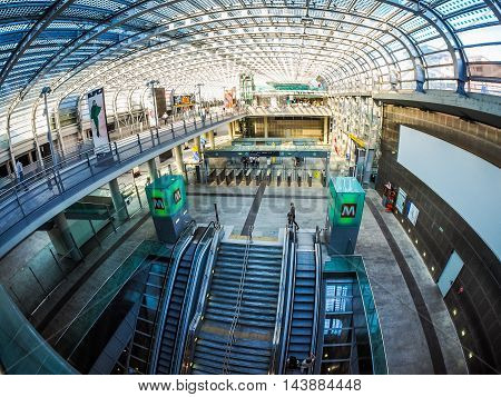 Porta Susa Station Travellers In Turin (hdr)