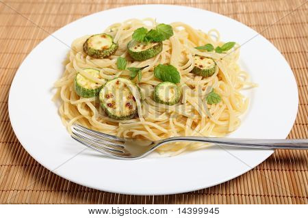 Courgetter med Spaghetti og mynte