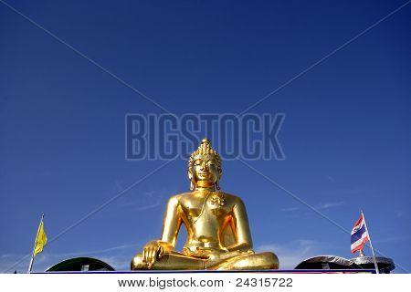 Velký zlatý Buddha