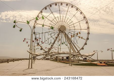 Baku Ferris Wheel, Baky Eye On Seaside Boulevard. Azerbaijan
