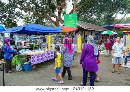 Keningau,sabah,malaysia-apr 21,2018:view Of Local Market Called Tamu In Apin Apin,keningau,sabah Bor
