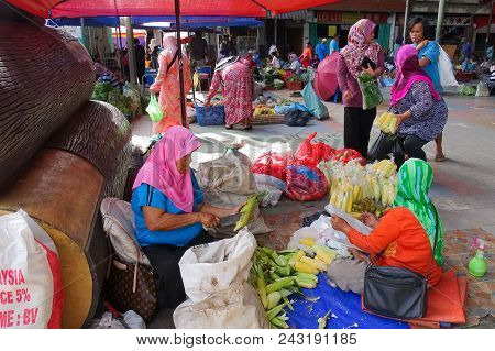 Keningau,sabah,malaysia-apr 21,2018:view Of Local Market Called Tamu In Apin Apin,keningau,sabah Bor
