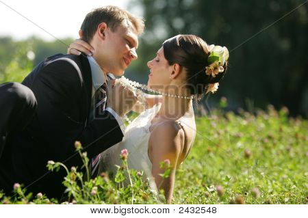 結婚式のカップルの愛