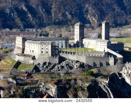 Castelgrande 在贝林佐纳