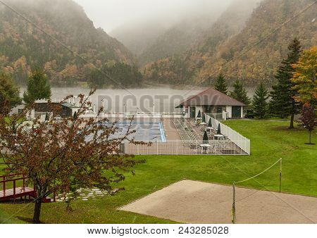 Dixville Notch, New Hampshire, Usa - October 1, 2018: Swimming Pool At The Balsams Resort Buttoned U