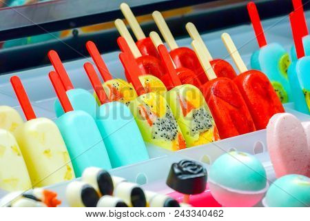 Arranged Freshy Fruity; Kiwi, Strawberry, Berry, Dragon Fruit, Papaya, Mango, Mint, Chocolate, Milk,