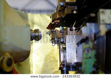 Metalworking Industry: The Industry Of Metalworking By Cutting, Gear-cutting Manufacturing Of Parts 