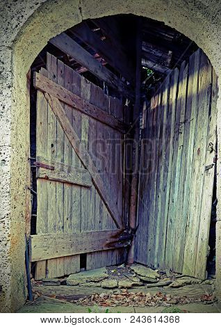 Double Door Of A Stable To Access Two Different Rooms Using A Single Entrance Gate With Vintage Effe
