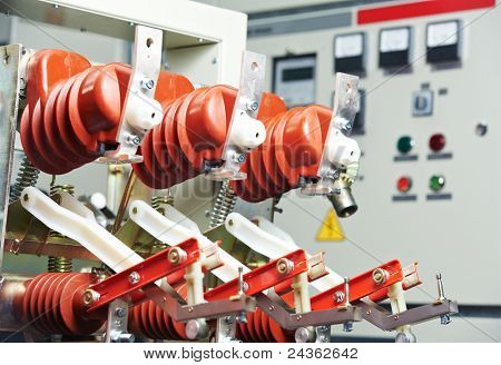 Automatiske elektriske fuseboxes og elledninger beliggende inde i en industriel switch Kontrolpanel 